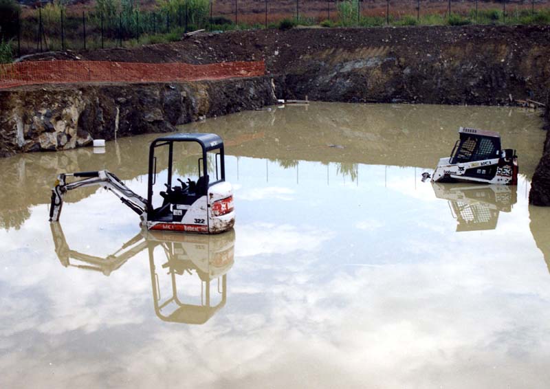 17 Cronologia lavori - settembre 2006 lo scavo allagato dopo un temporale